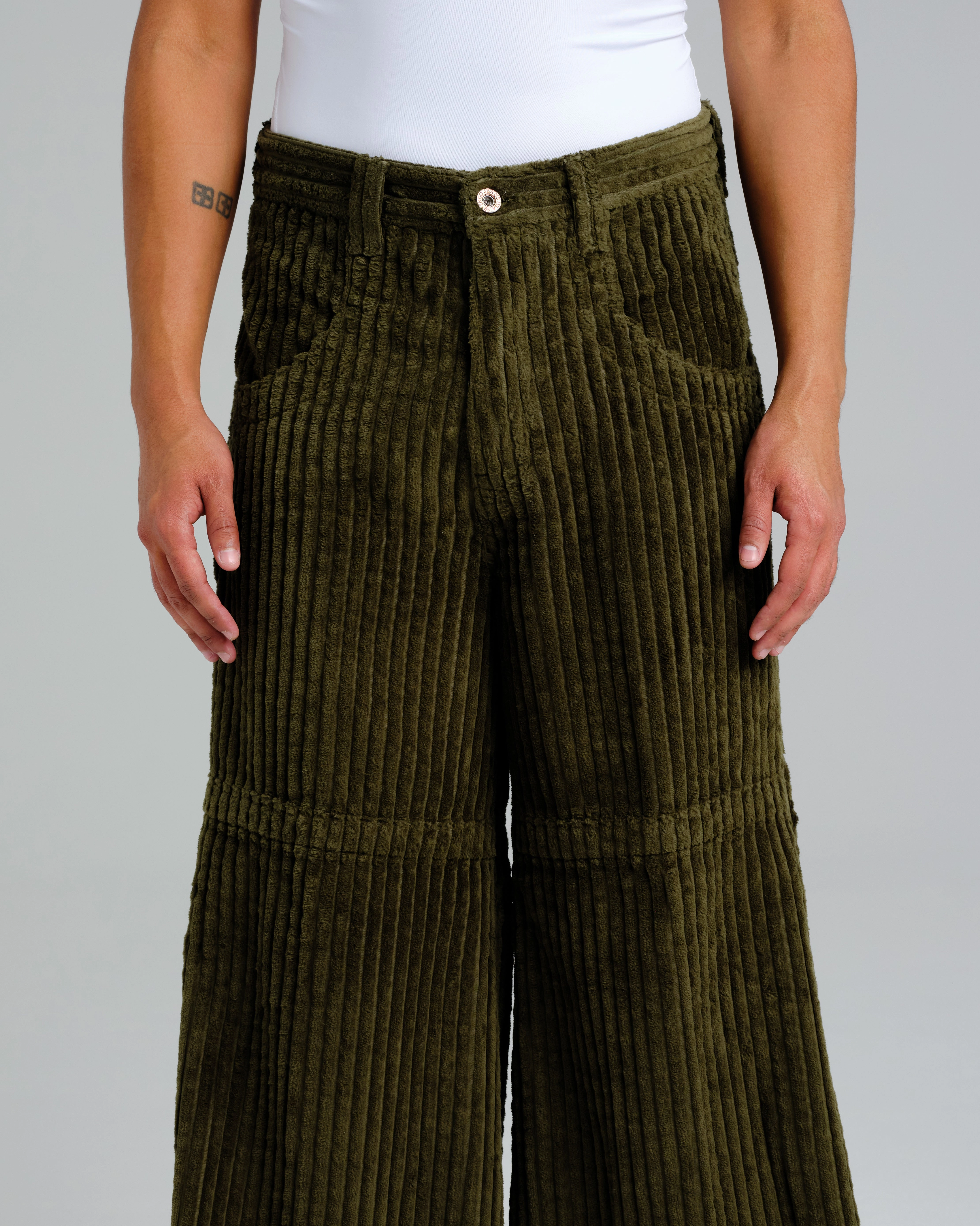 Hangin'. 34. 2 Wale Corduroy. Moss.